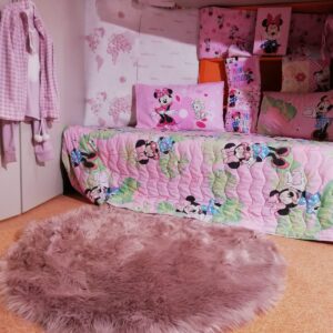 Cameretta Minnie con carta da parati, tappeto, biancheria da letto e pigiama